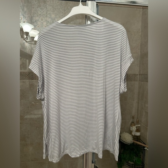 Tommy Bahama Florida State Seminoles Striped Gray V-Neck Women's Top - Picture 4 of 5